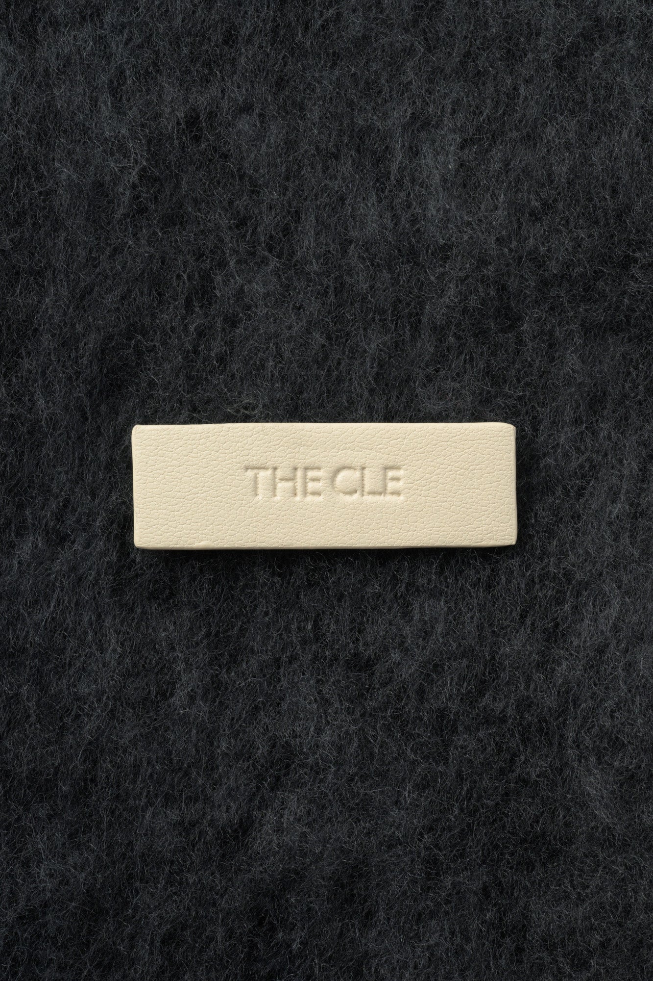 SIGNATURE MUFFLER / GRAY × BLACK – THE CLE