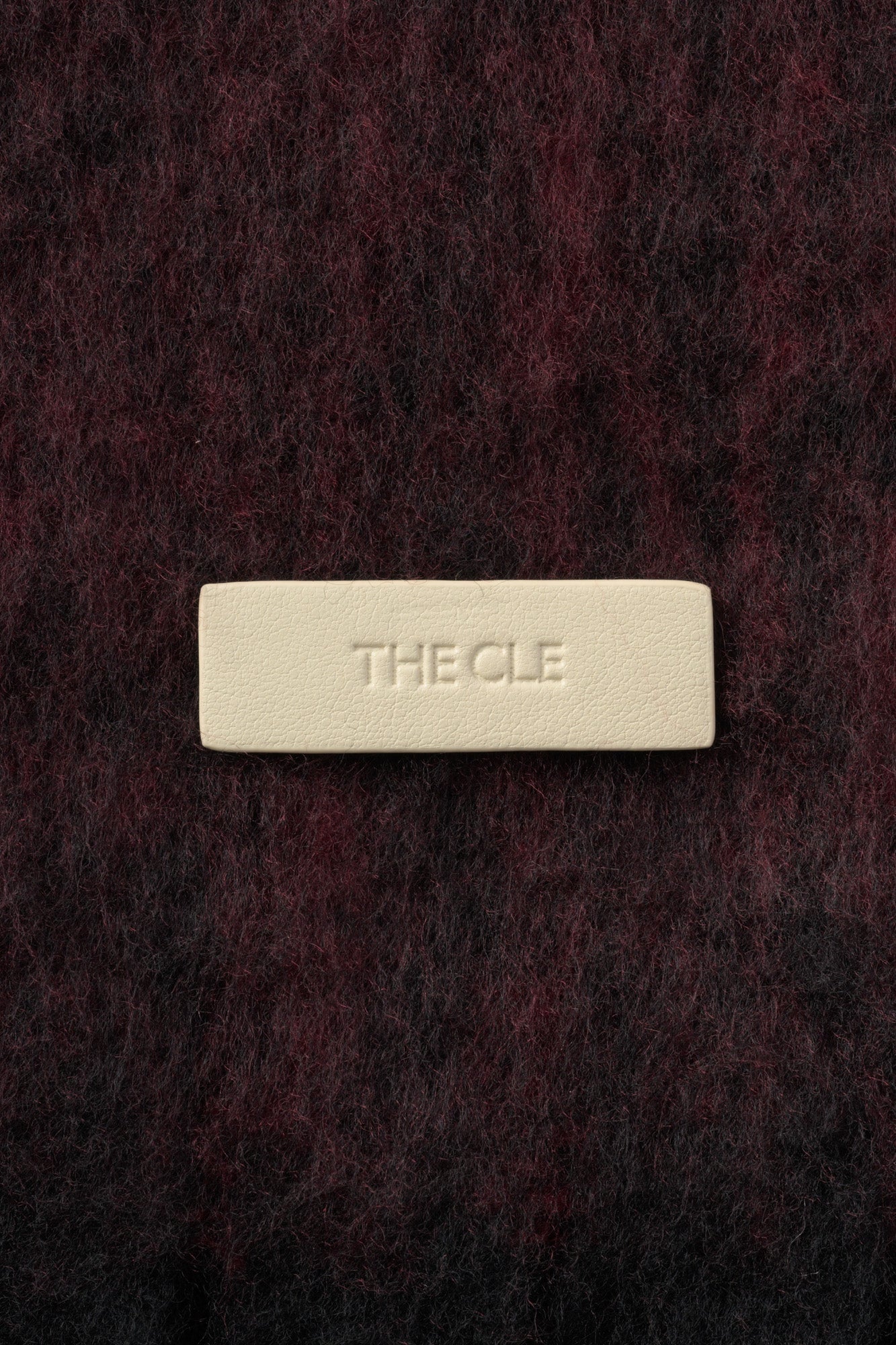 SIGNATURE MUFFLER / BLACK × RED